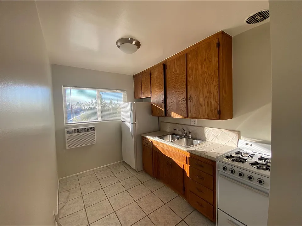 111 S Mockingbird Ln