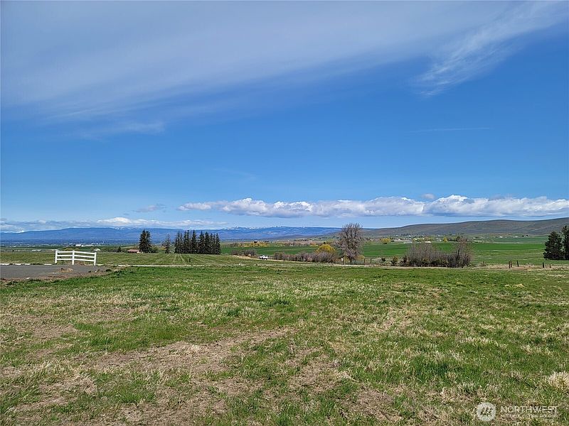 3rd image of 428 NKA Rolling Hill Drive