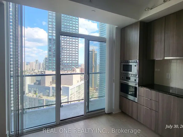 955 Bay St, Toronto, ON