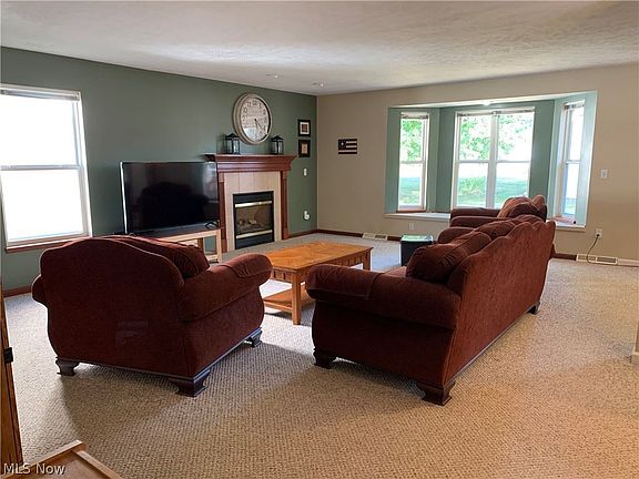 3rd image of 28806 Uxbridge Dr