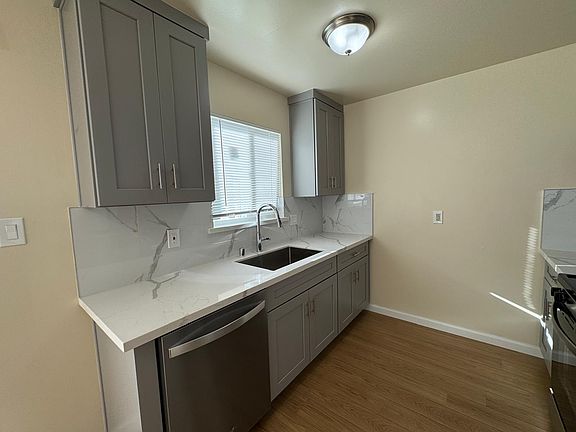 5th image of 162 Warren Dr