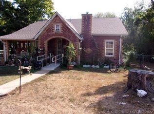 118 E Goingsnake St, Tahlequah, OK 74464