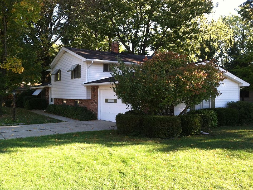 1st image of 3415 W Oxford Oval