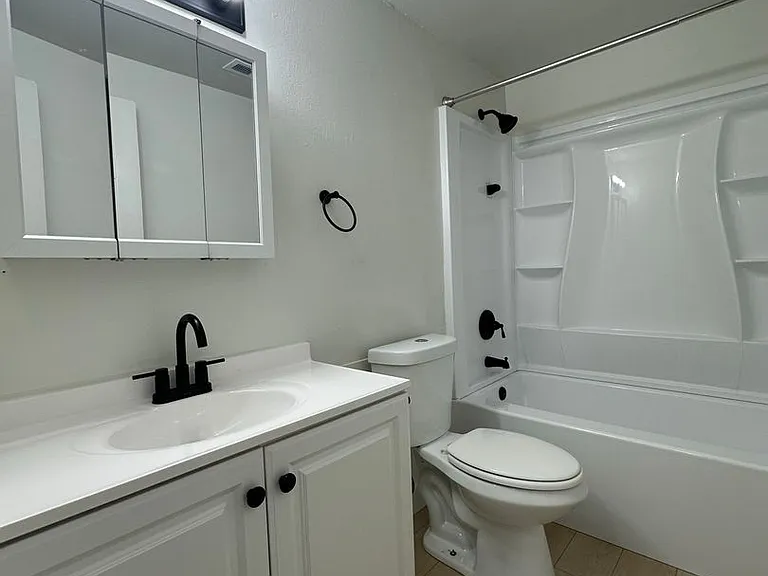 1801 W Parkway Blvd — Photo 22