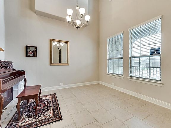 3rd image of 1608 Abercorn Ln