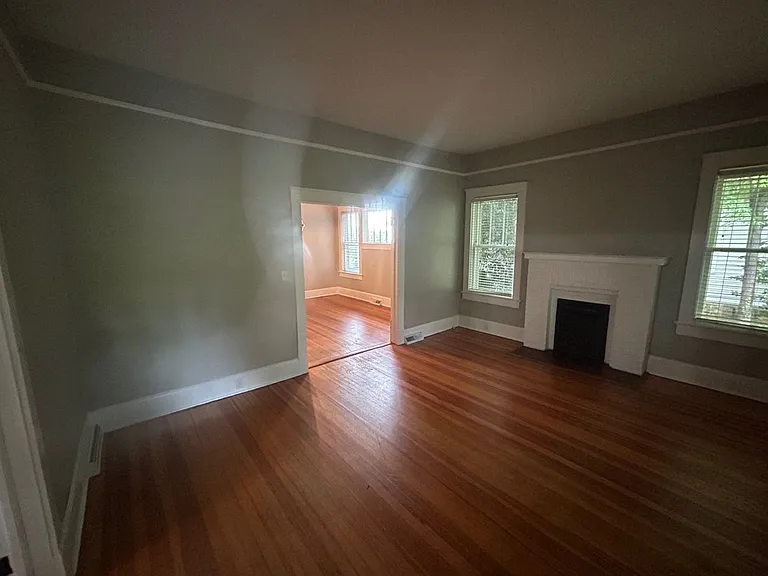 2827 Wilmot Ave — Photo 8