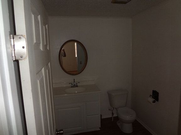 4th image of 2749 Pearl Ave