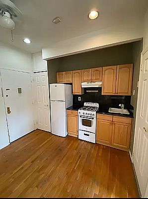 2nd image of 82 W 105th St APT 4D