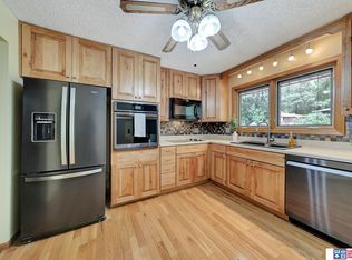 820 Indian Hills Dr, Lincoln, NE 68520