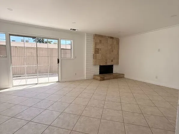 18110 Killion St, Tarzana, CA 91356