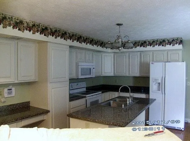 4 bed, 2300 sqft, $2,000 — Photo 4