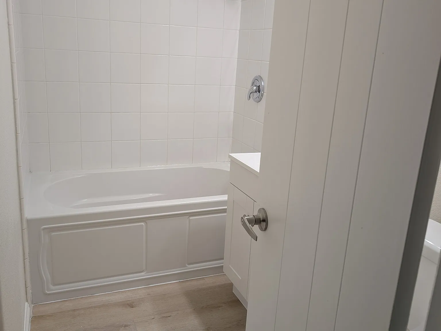 3 bed, 1124 sqft, $3,295 — Photo 4