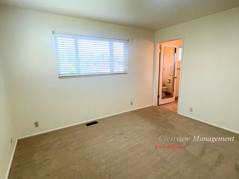 1498 E Pioneer Rd — Photo 16