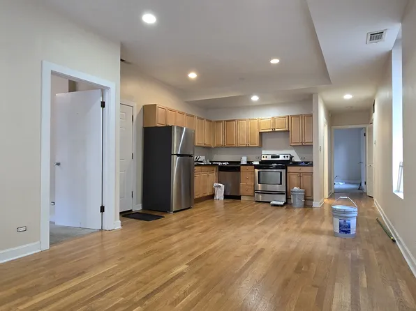 611 W Belmont Ave APT 206, Chicago, IL 60657