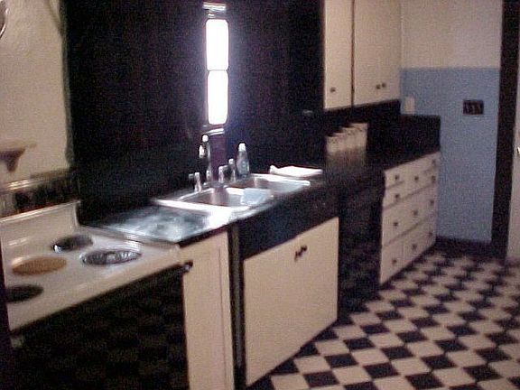 3rd image of 316 E 5th St