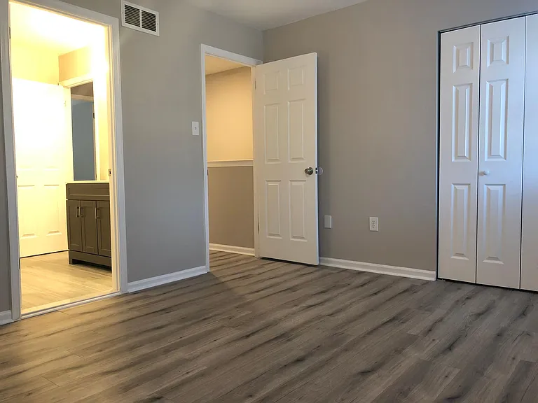 542 Newbury Ct — Photo 22