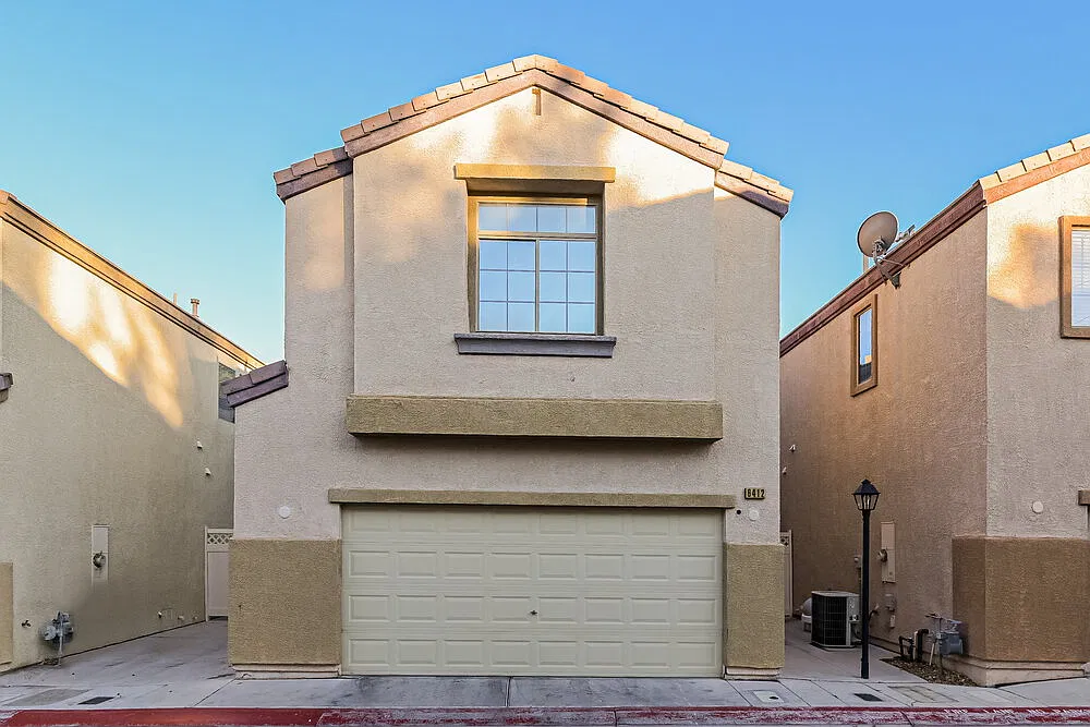 3 bed, 2.5 bath, 1429 sqft, $1,845 — Photo 1
