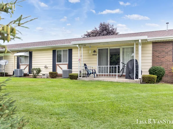 5922 Leisure South Dr SE, Kentwood, MI 49548