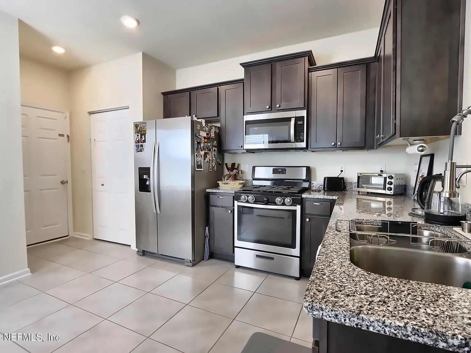 3 bed, 2.5 bath, 1502 sqft, $2,325 — Photo 4