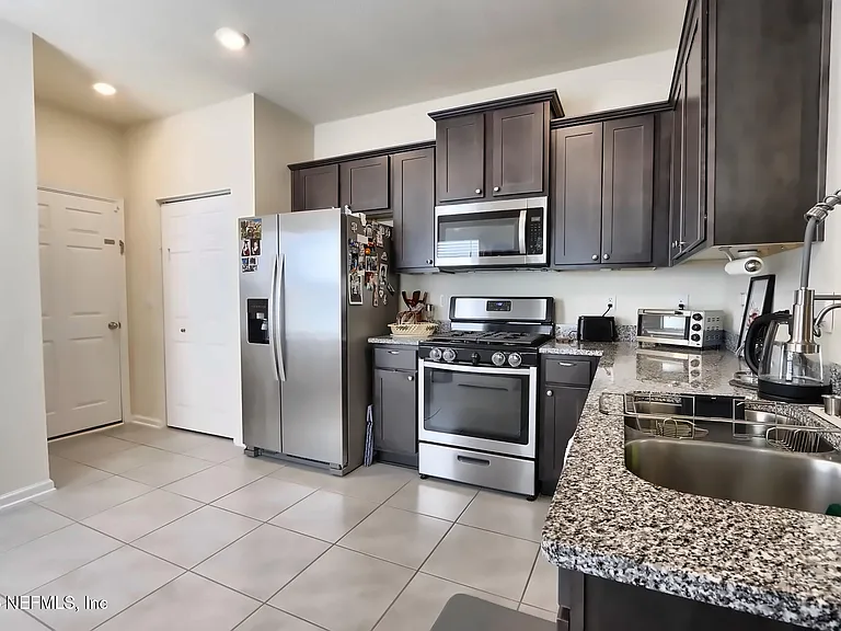 85 Temple Dr — Photo 4
