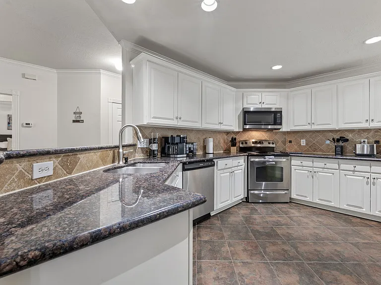 14807 Fairway Square Dr — Photo 5