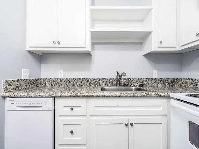 207 N Poplar St #B — Photo 5