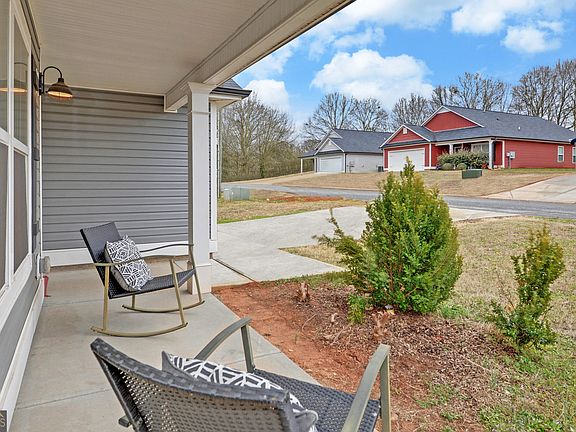 5th image of 183 Crestview Dr