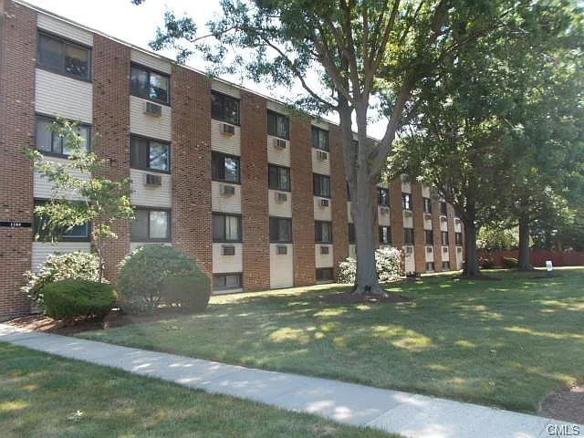 1168 Main St #1