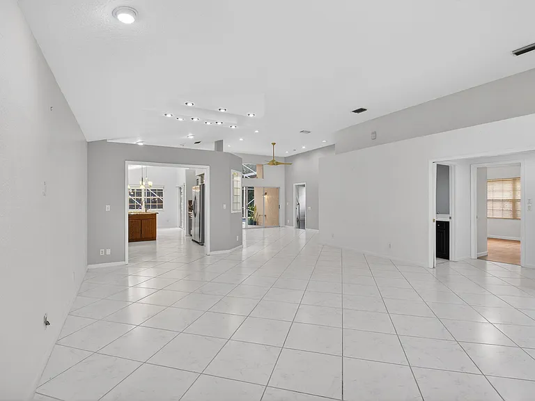 7558 Ironbridge Cir — Photo 95