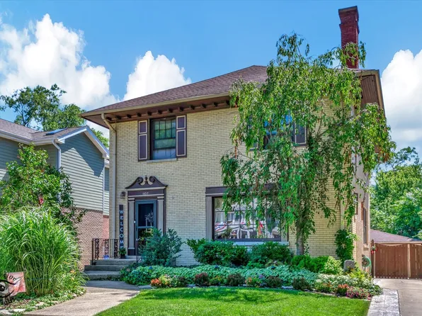 10217 S Hoyne Ave, Chicago, IL 60643