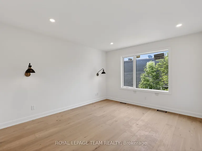 608 Tweedsmuir Ave #A — Photo 24