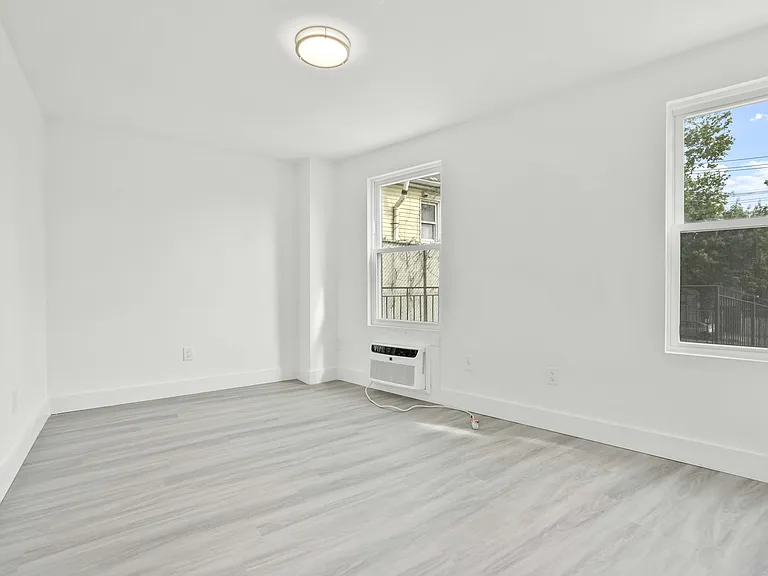 1278 E 222nd St #1 — Photo 7