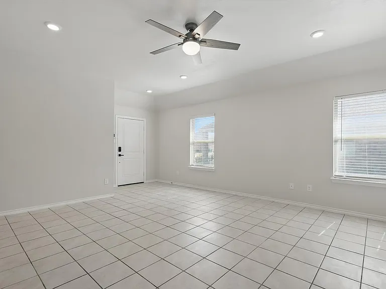 1530 Woodlake Dr — Photo 5