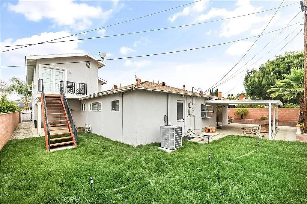 1 bed, 734 sqft, $2,200 — Photo 3