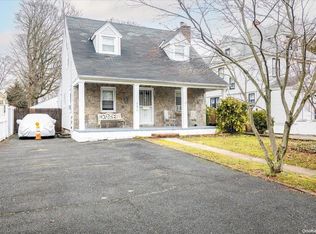 132 Pearsall Ave, Freeport, NY 11520