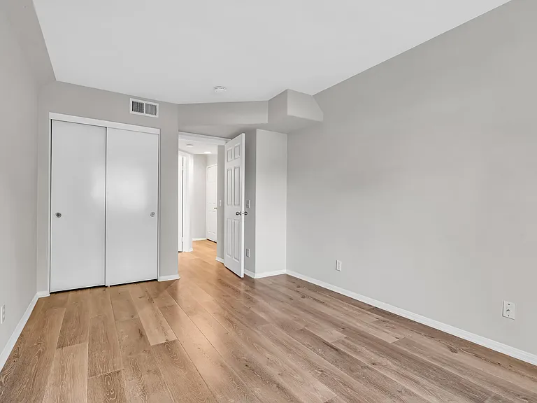 315 Westlake Vista Ln — Photo 37