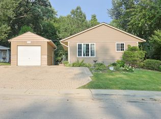 716 Navajo Dr, Carpentersville, IL 60110