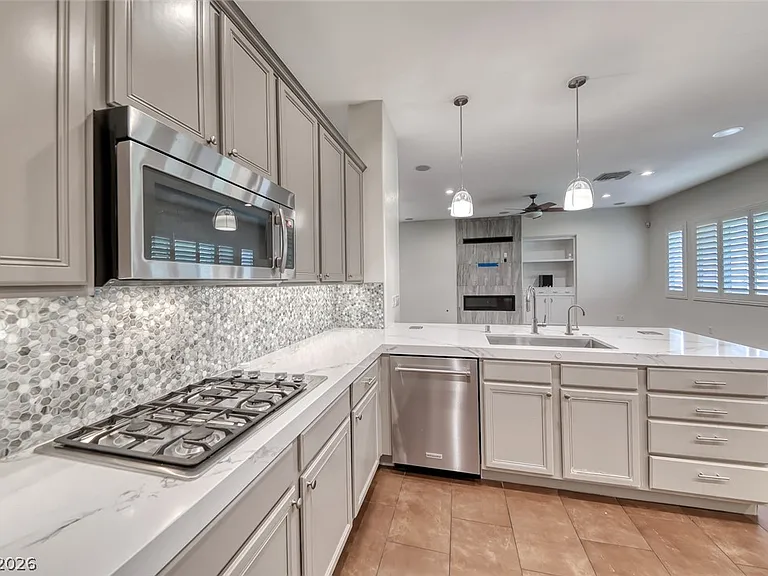 2122 Mooreview St — Photo 11