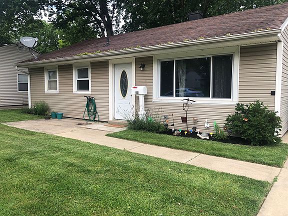 3rd image of 114 E Circle Dr
