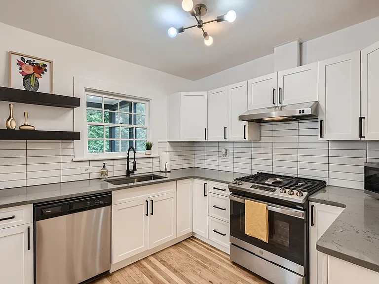 1103 Atlantic Dr NW — Photo 6