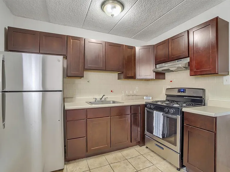 Greenway Village Apartments — Photo 7