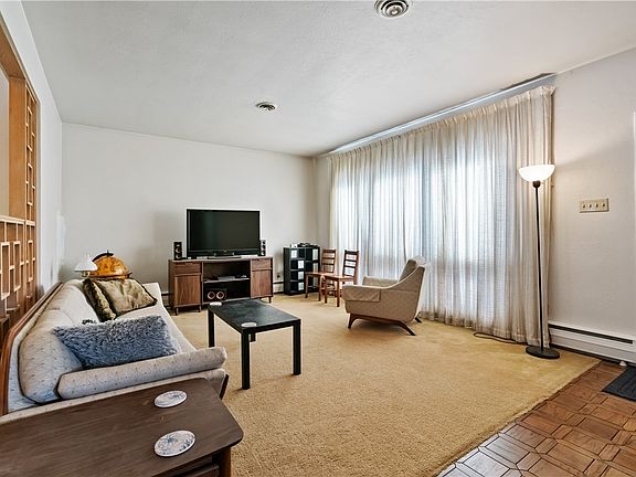 3rd image of 800 Ridge Ave