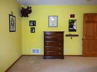 10710 Red Hawk Ln, Spring Grove, IL 60081