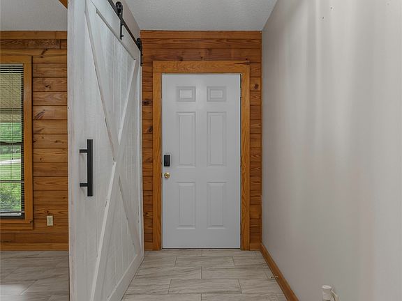 3rd image of 184 Hall Rd