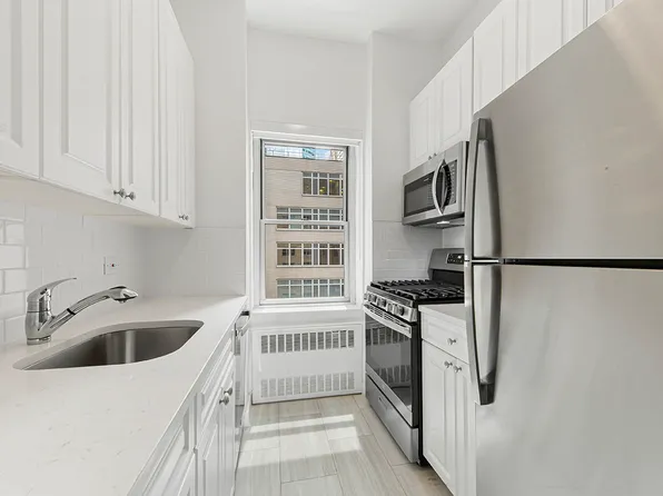 136 East 55th Street image 5 of 7