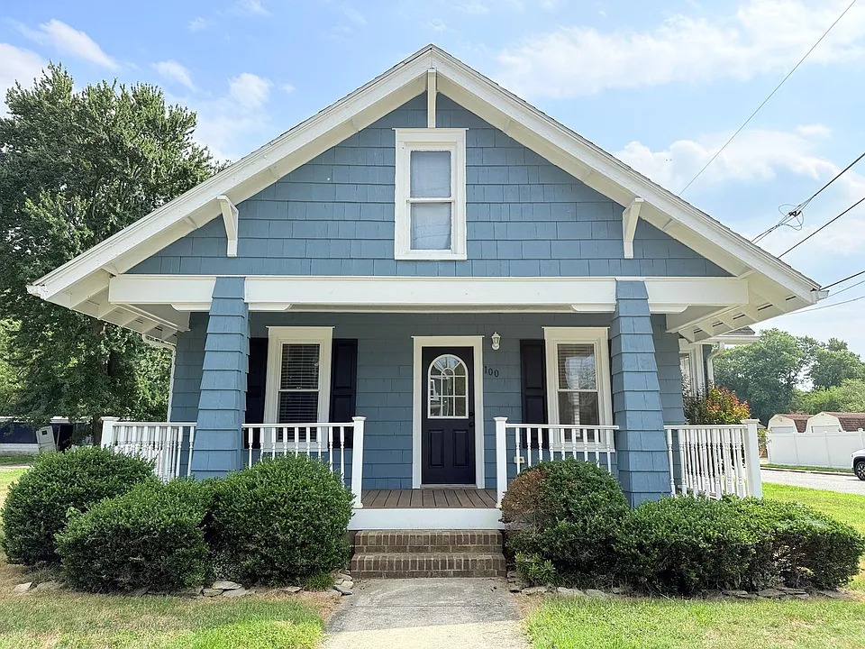 100 Governors Ave