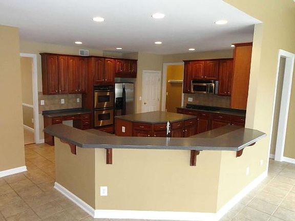 4th image of 6293 Robin Ln