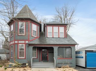 19 S Van Buren St, Batavia, IL 60510