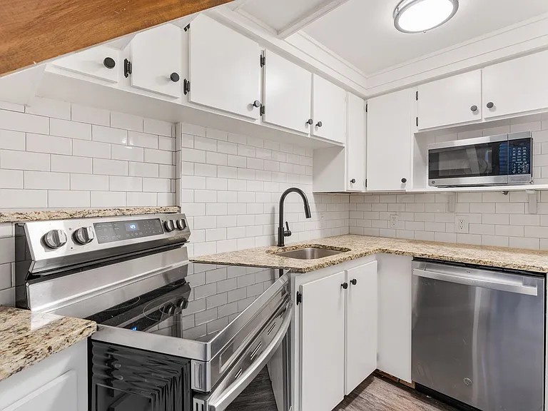 1016 E 900 S — Photo 94