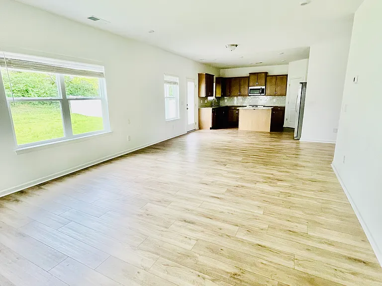 313 Winston Way — Photo 6